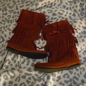 Minnetonka 3-Layer Fringe Boots Brown Suede 9